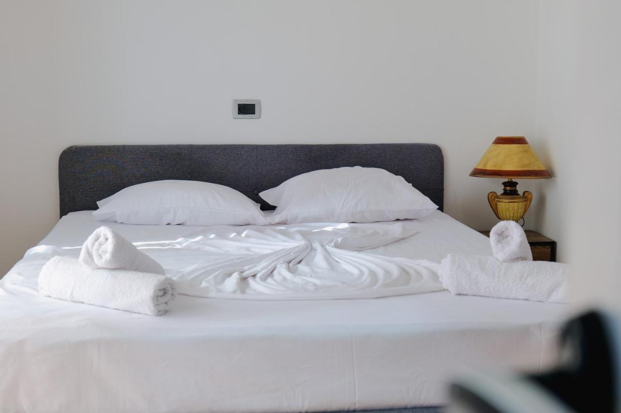 Hotel Leon Саранда Екстер'єр фото